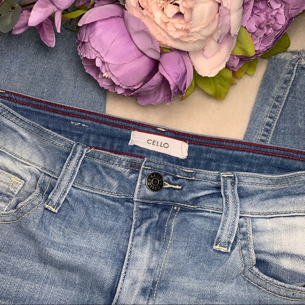 Cello High Rise Distressed Jeans Size 7 - Picture 10 of 10